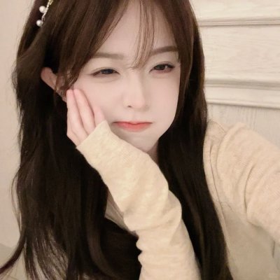 绿杨移作两家春