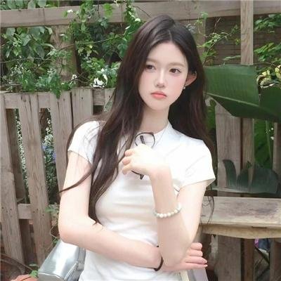绿茵春色